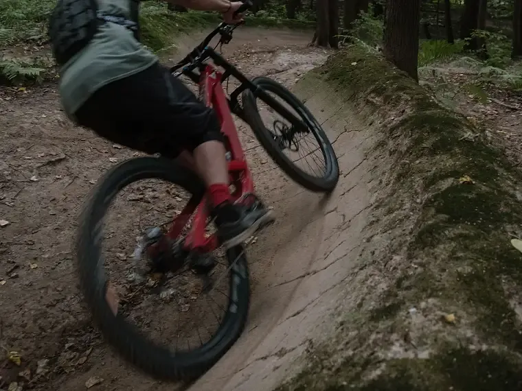Enduro electric mountain bikes